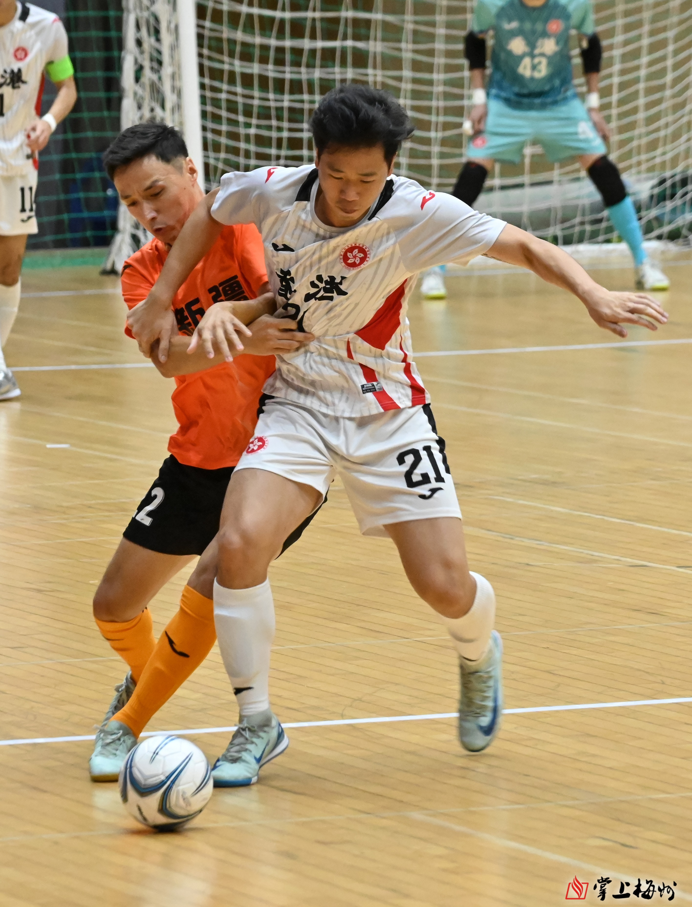 关于双方对峙,球队成功晋级足球赛四强争霸的信息 关于双方对峙,球队成功晋级足球赛四强争霸的信息