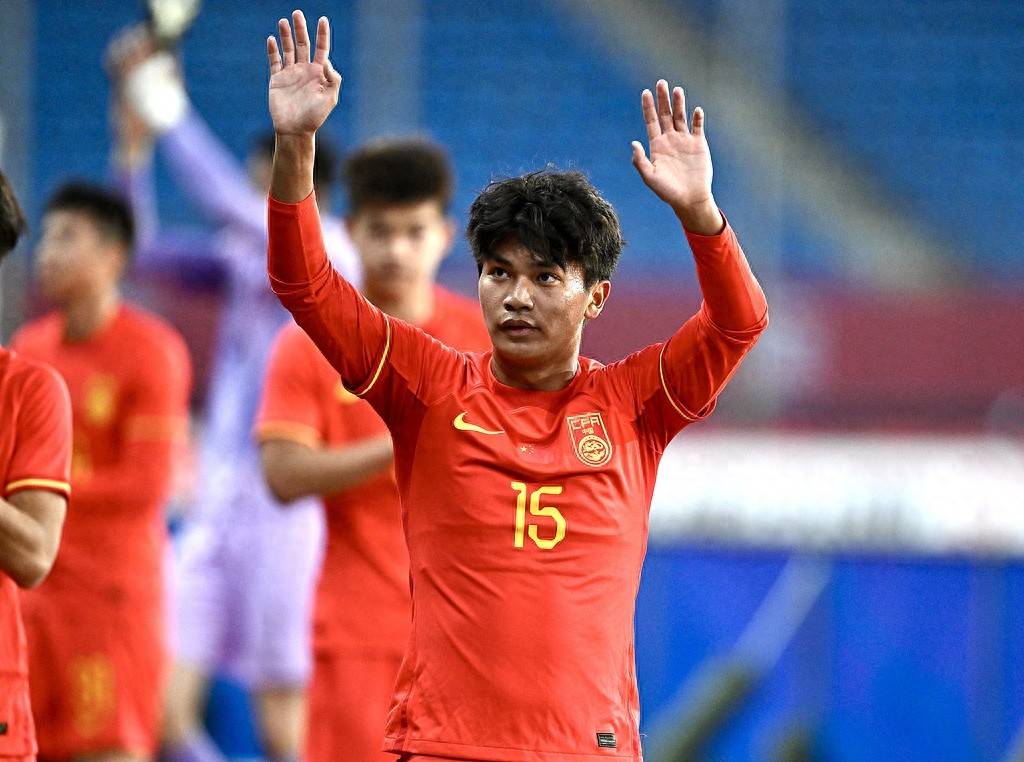 助攻射门助推球队胜利,英雄赛场上崭露头角的简单介绍 助攻射门助推球队胜利,英雄赛场上崭露头角的简单介绍