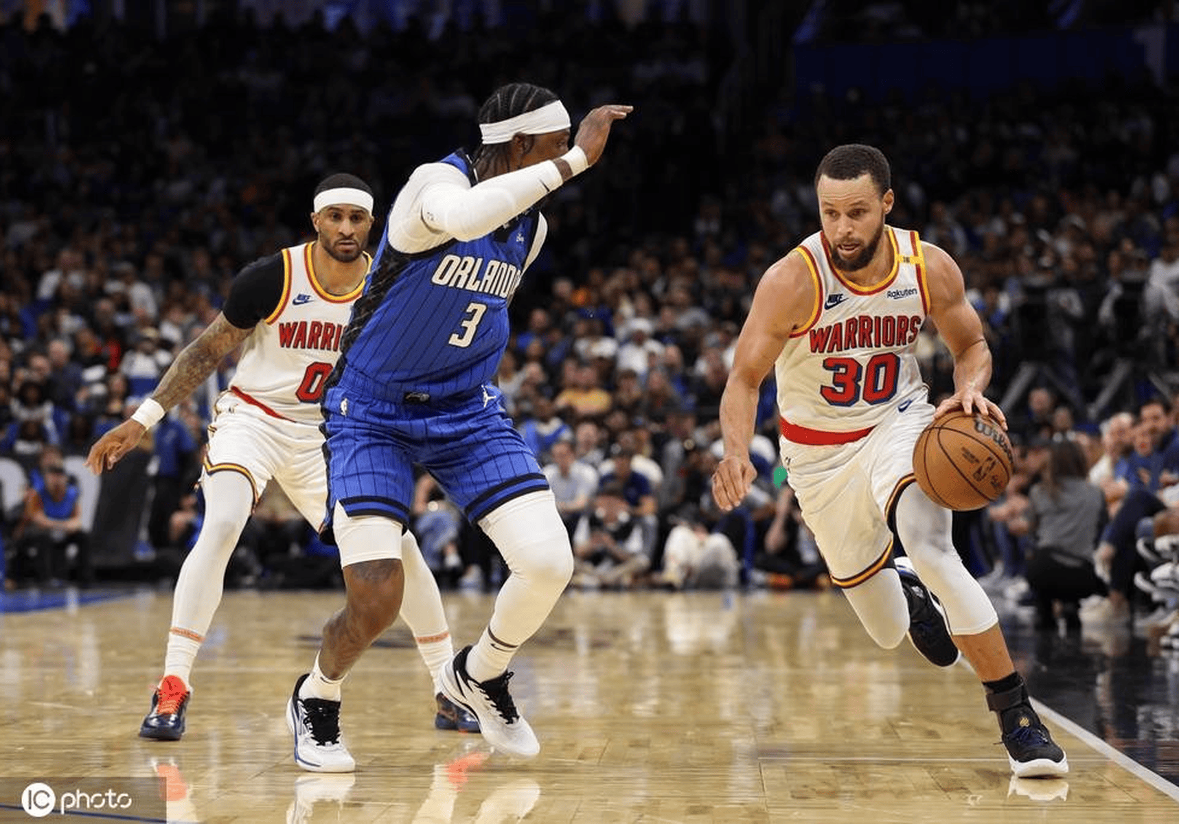 狂飙三分！库里指导勇士逆袭夺胜