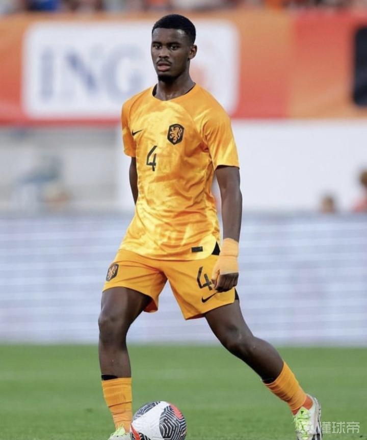 关于广州恒大备战迎战荷兰阿贾克斯队，力争夺冠的信息