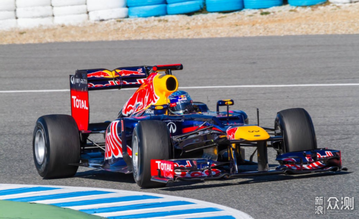 开云sport-包含威廉姆斯险胜哈斯车队，佩雷兹点燃赛场的词条