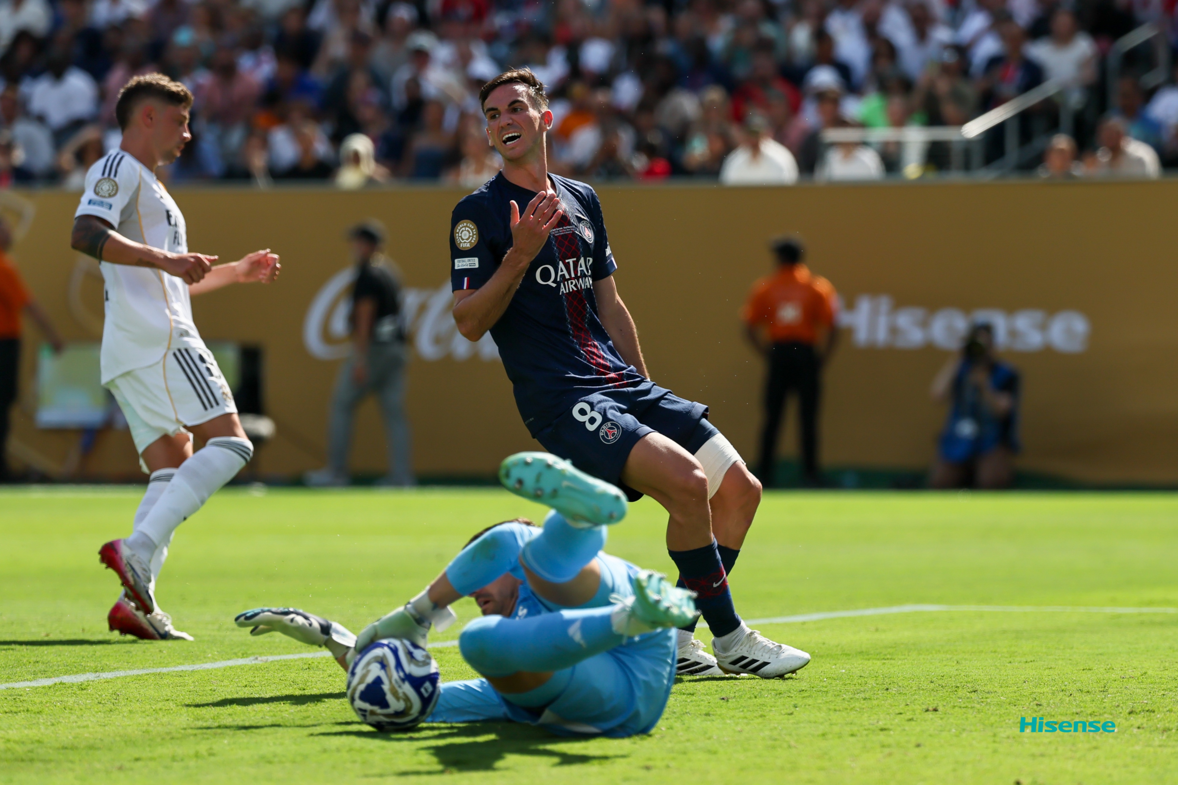 欧冠比赛中发生引人注目的事故 欧冠比赛中发生引人注目的事故