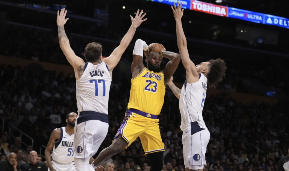 独行侠险胜勇士,恩比德点燃赛场 独行侠险胜勇士,恩比德点燃赛场