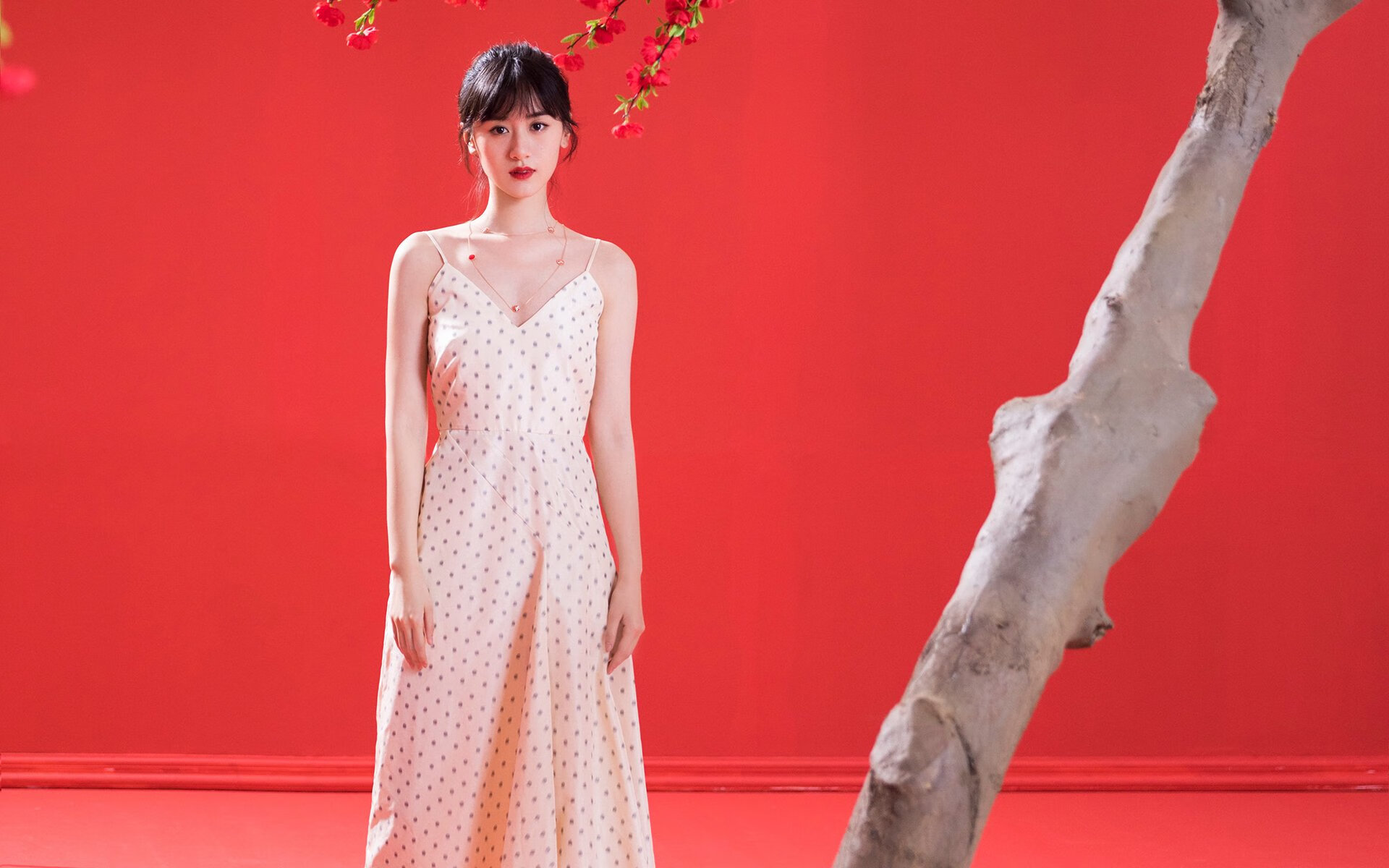 开云体育-当红黑丝绸遇见太极虎,京多安在矛盾空间中的艺术解构