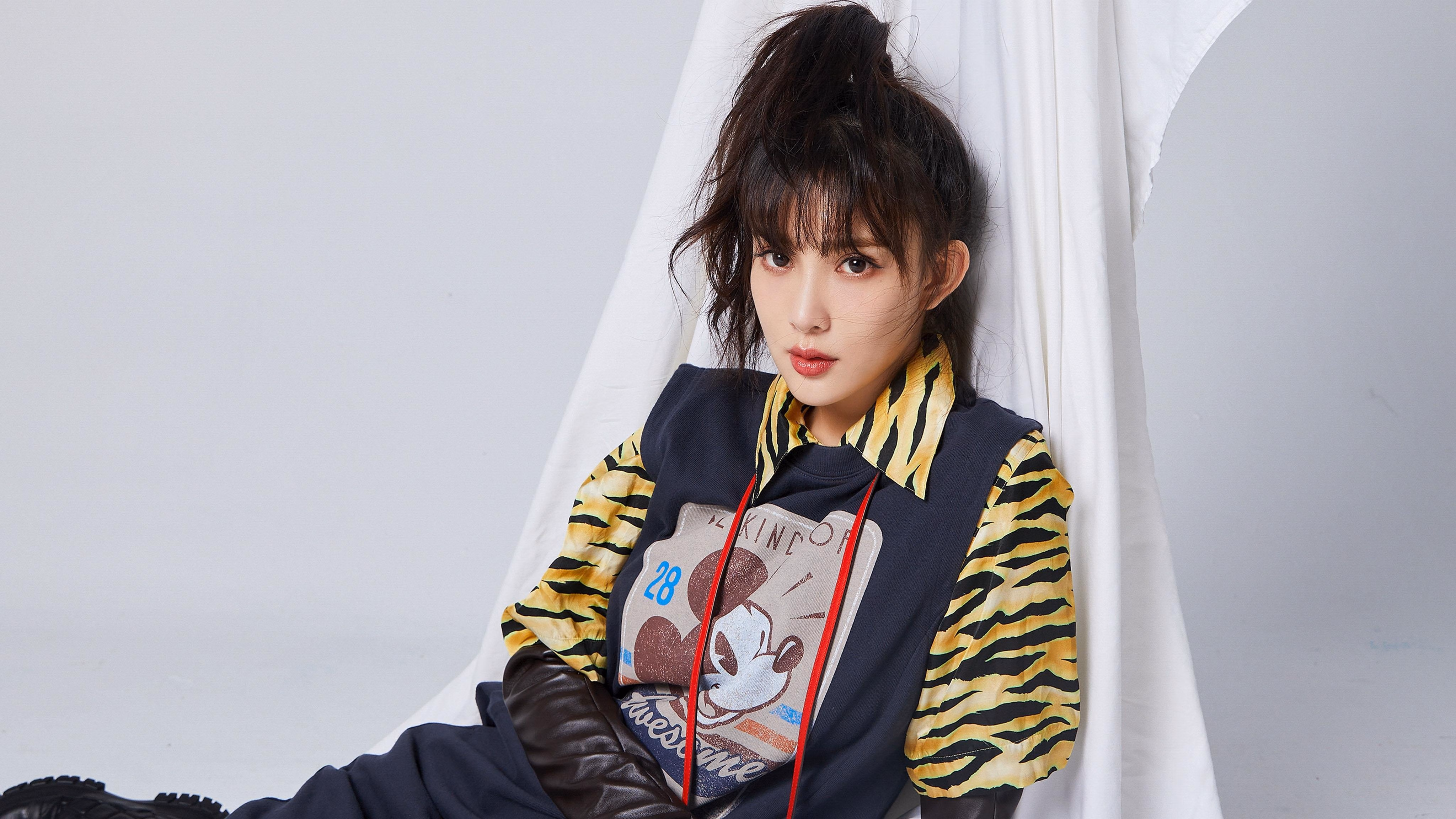 跨越时代的对决，当爱德华兹在开拓者与76人的传奇之夜加冕为王